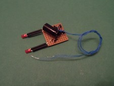 TRAIN.HO. 1 PLATINE  FEUX FIN DE CONVOI. TOUS WAGONS 2 LEDS 3MM CYLINDRIQUES .