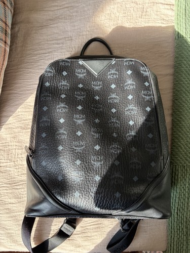 Mcm large black leather - large,