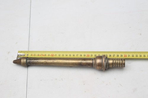 Ancienne une lance incendie - une,