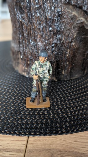 Figurine german paratrooper - german,