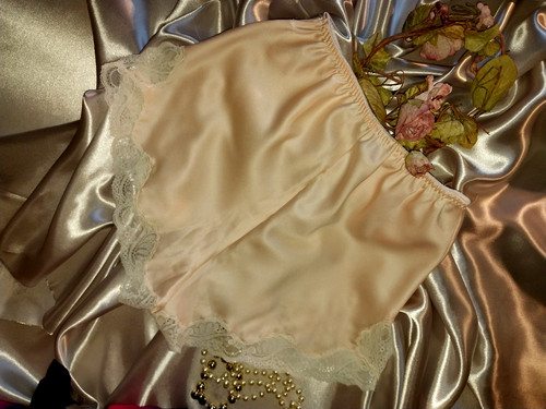 Vtg satin shiny chantilly - vtg,