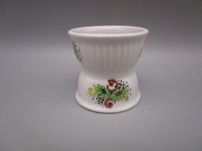 Coquetier ancien en porcelaine
