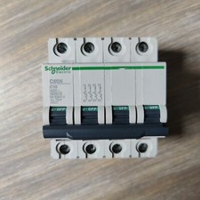 Disjoncteur 4P Schneider Electric C60N C10 400 V~ (24227)