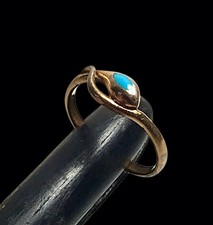Belle Bague en plaqué or ornée d'une turquoise en forme de serpent Taille 50
