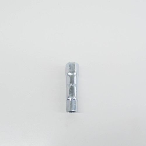 Clé douille pour cric - à,