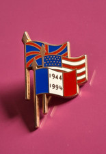 PIN'S ARTHUS BERTRAND - Drapeaux cinquantenaire 1944 1994 France Etats unis Angl