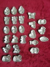 Lot de 24 Anciens Moules à