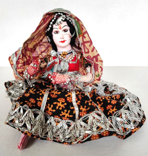 Poupée folklorique indienne
