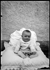 Portrait enfant bébé assis