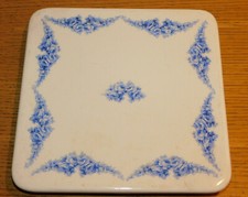 support sous DESSOUS de PLAT en PORCELAINE art FLEURS BLEUES ancien VINTAGE blue