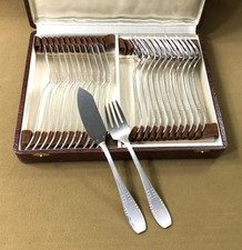 ménagère 12 couverts à