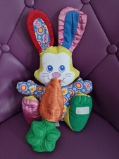 Peluche PLAYSKOOL 1995 Doudou Lapin Carotte Activité Pouet Vintage Coloré 30 Cm