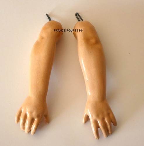 Mains bras bru - bru, poupée