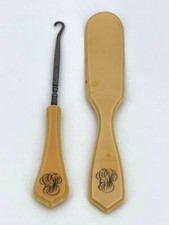 Tire lacet et corne à chaussure en Bakélite jaune des années 1920s , art deco