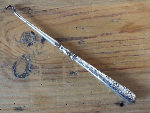 Ancien petit crochet - , lacet