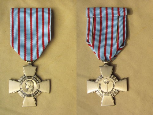 Médaille croix combattant - médaille,