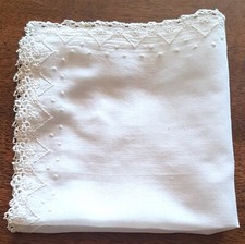 Mouchoir ancien en linon brodé   - 30 cm x 30 cm