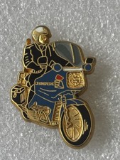 Pin's Dorée moto Motard