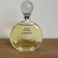 GÛERLAÏN NÄHÊMÄ FACTICE