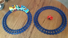 TRAIN PLAYMOBIL 123 (2 LOCOMOTIVES, 3 WAGONS, 6 PERSONNAGES, 1 BANC, 2 CIRCUITS,