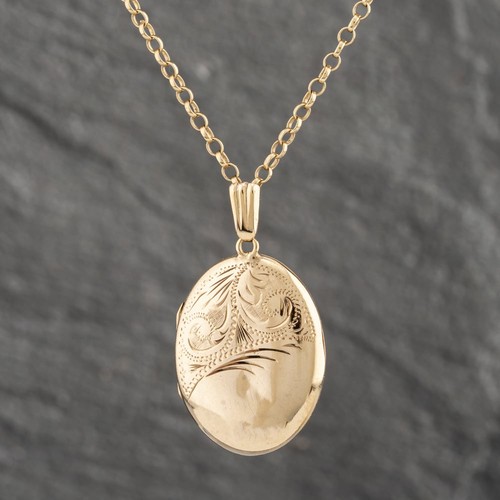 Pendentif médaillon gravé - , à