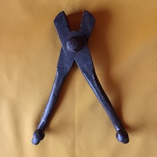 ANCIENNE PINCE A TENDRE OU A