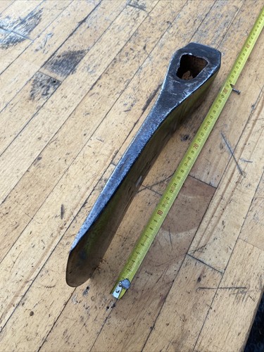 Hache old tool - tool,, ancien