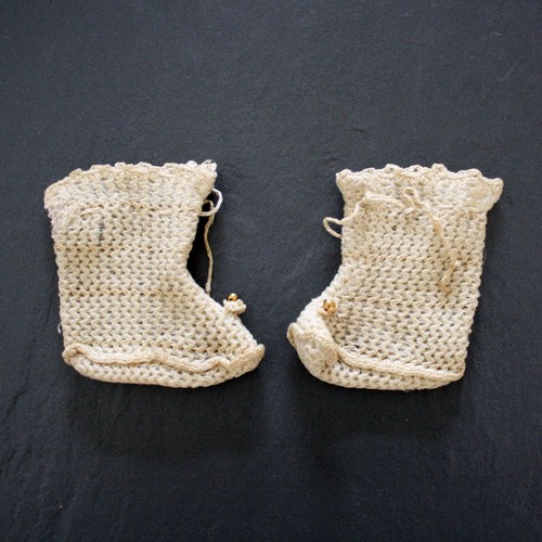Anciens chaussons bebe poupee - chaussons,