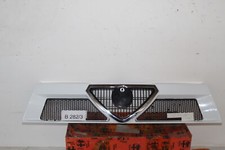 Masquerade Grille Avant Pour