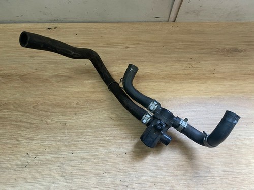 Une piece moteur diverse moto - une,