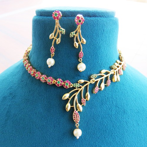 Lot parure collier - parure, boucles