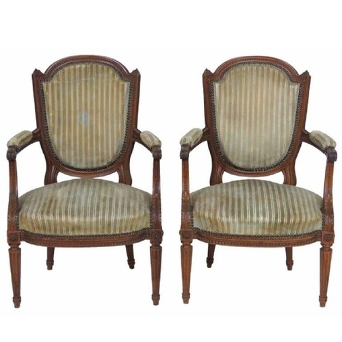 Finely carved walnut pair - finely,