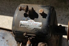 Bonis Fur Machine Antique machine à coudre Sewing Machine Needs Repairs HS