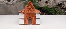 Décor de crèche : chapelle en terre cuite mesurant 10 cm X 10 cm