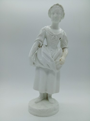Grande figurine jeune femme - grande,