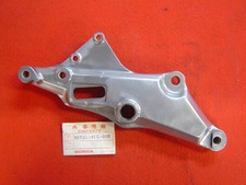 Platine repose pied droit de