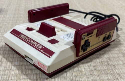 Nintendo famicom console - nintendo,