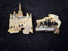 Pin’s Fecam Et  Les EYZIES  qualité arthus par LB CREATION village de France