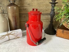 1025⚜️ Ancien Pot à Lait en Tôle Émaillée Couleur Rouge Vintage Hauteur 22 Cm