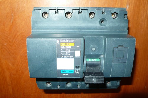 Disjoncteur tetrapolaire 125a - tetrapolaire,