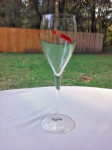 Mumm champagne oz drink - gh,