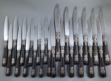 24 couteaux en ébène et argent massif