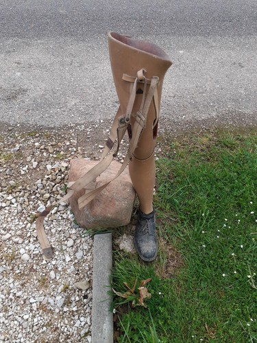 Ancienne jambe bois - de,