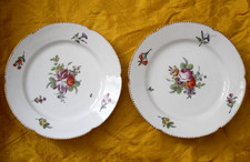 2 assiettes plates porcelaine Paris XVIIIe, Manufacture de la Reine, aux fleurs