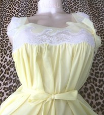 FRENCH 1950s WOMEN LONG SUMMER NIGHTGOWN~SENSUAL YELLOW NYLON & LACE ~NEW&BOX~L