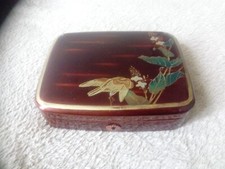 petite boîte /coffret en bois laqué bordeaux à décor floral.Chine.Japon