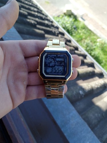 Montre digitale vintage - montre, dorée