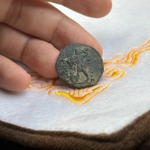 Très ancienne pièce - , de