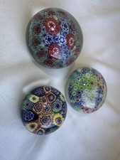 Lot de 3 sulfures anciennes en verre millefiori – presse-papiers Murano 