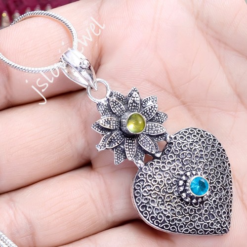 Pendentif femme aspect argent